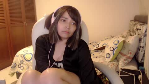 Snapshot of thetalkingbutt chatting on 03-10-25, 08:15 Mai online show from 03-10-25, 08:15