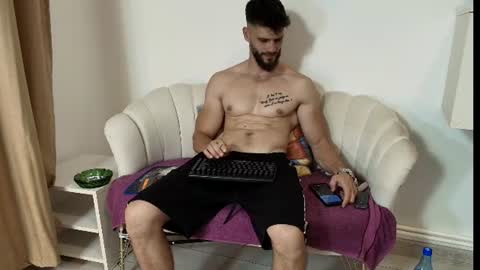 Snapshot of thetop200 chatting on 06-29-26, 04:18 TheTop online show from 06-29-26, 04:18