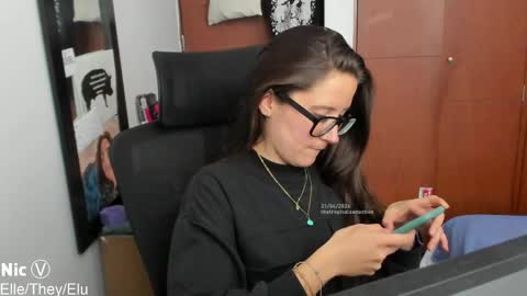 Nicole online show from 04-21-26, 07:06