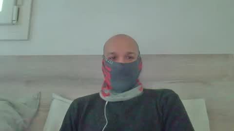 Snapshot of thetubedscarfguy chatting on 12-18-24, 09:25 Scarf guy online show from 12-18-24, 09:25