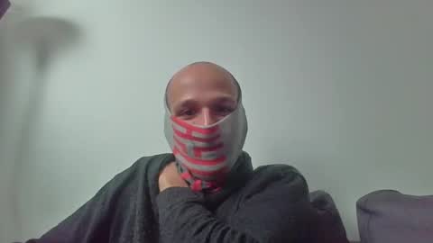 Snapshot of thetubedscarfguy chatting on 02-21-25, 09:56 Scarf guy online show from 02-21-25, 09:56