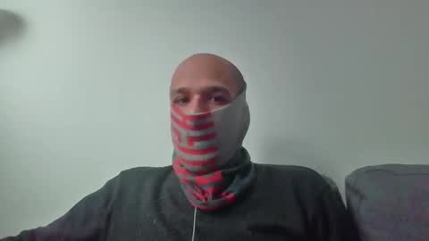 Snapshot of thetubedscarfguy chatting on 11-04-25, 08:57 Scarf guy online show from 11-04-25, 08:57