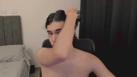 Snapshot of thiaan__ chatting on 12-31-24, 10:04 thiaan__ online show from 12-31-24, 10:04