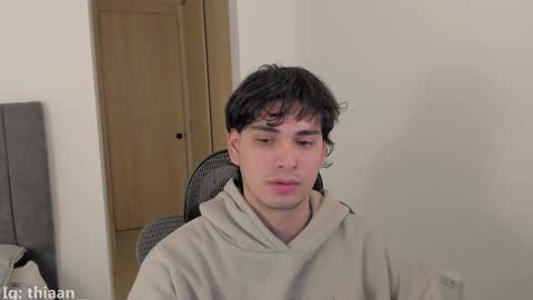 Snapshot of thiaan__ chatting on 11-25-25, 12:21 thiaan__ online show from 11-25-25, 12:21