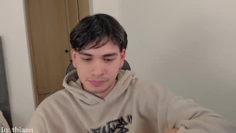 Snapshot of thiaan__ chatting on 11-28-25, 10:29 thiaan__ online show from 11-28-25, 10:29