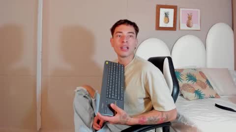 Snapshot of thiago_2003_ chatting on 03-18-26, 07:17 Thiago online show from 03-18-26, 07:17