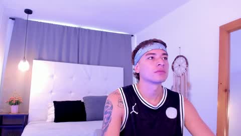 Snapshot of thiago_2003_ chatting on 04-02-26, 01:31 Thiago online show from 04-02-26, 01:31