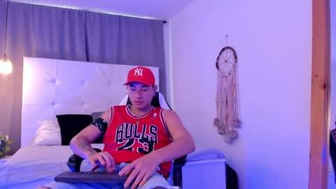 Snapshot of thiago_2003_ chatting on 04-08-26, 12:27 Thiago online show from 04-08-26, 12:27