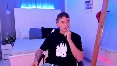 Snapshot of thiago_2003_ chatting on 04-16-26, 12:28 Thiago online show from 04-16-26, 12:28