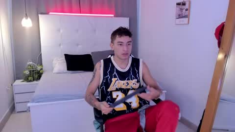 Snapshot of thiago_2003_ chatting on 04-21-26, 12:33 Thiago online show from 04-21-26, 12:33