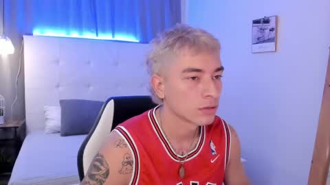 Snapshot of thiago_2003_ chatting on 04-25-26, 12:19 Thiago online show from 04-25-26, 12:19