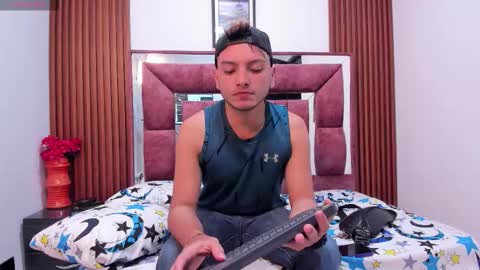 Snapshot of thiago_duval chatting on 12-17-25, 02:06 Thiago online show from 12-17-25, 02:06