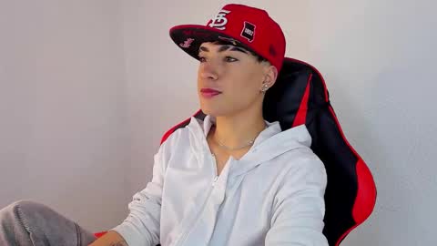 Snapshot of thiago_dv chatting on 11-20-25, 01:22 Thiago online show from 11-20-25, 01:22