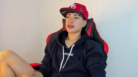 Snapshot of thiago_dv chatting on 11-21-25, 03:33 Thiago online show from 11-21-25, 03:33