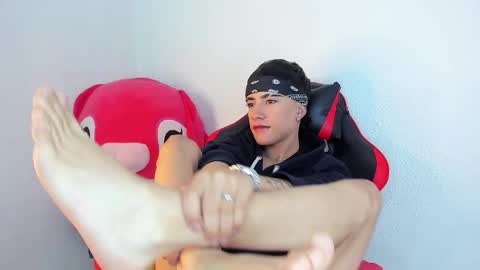 Snapshot of thiago_dv chatting on 11-22-25, 01:10 Thiago online show from 11-22-25, 01:10