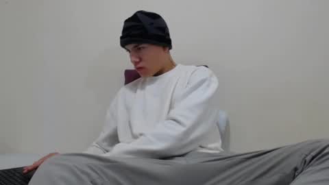 Snapshot of thiago_hot_boy chatting on 01-08-25, 08:06 Thiago independent model online show from 01-08-25, 08:06