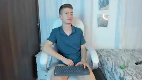 Manuel online show from 09-23-25, 01:19