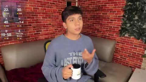 Snapshot of thiago_kozak chatting on 05-19-26, 01:06 thiago online show from 05-19-26, 01:06