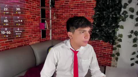 Snapshot of thiago_kozak chatting on 05-21-26, 01:18 thiago online show from 05-21-26, 01:18