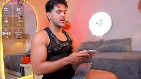 Snapshot of thiago_mercer chatting on 10-21-25, 10:05 Thiago online show from 10-21-25, 10:05