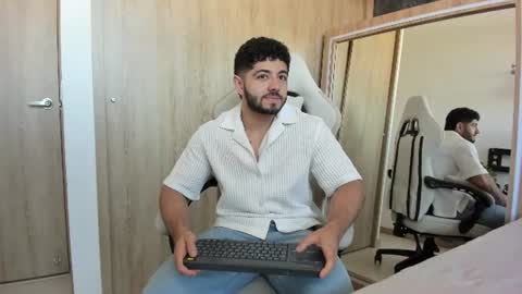 Snapshot of thiago_moretti chatting on 07-14-26, 09:53 THIAGO online show from 07-14-26, 09:53