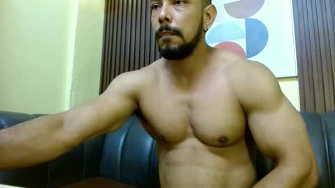 Snapshot of thiago_summers chatting on 04-20-26, 02:53 Thiago Summers online show from 04-20-26, 02:53
