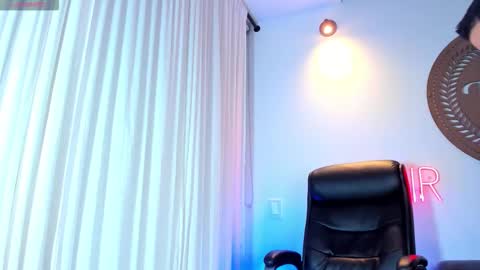 Snapshot of thiagoferrari1 chatting on 11-12-25, 05:41 thiago online show from 11-12-25, 05:41