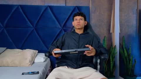 Snapshot of thiagoferrer_ chatting on 05-26-26, 03:24 T H I A G O online show from 05-26-26, 03:24