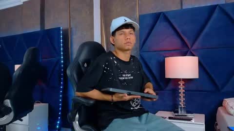Snapshot of thiagoferrer_ chatting on 05-27-26, 03:36 T H I A G O online show from 05-27-26, 03:36