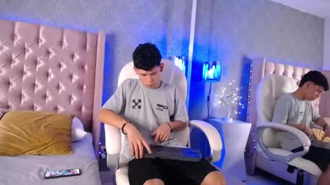 Snapshot of thiagoferrer_ chatting on 06-04-26, 04:40 T H I A G O online show from 06-04-26, 04:40