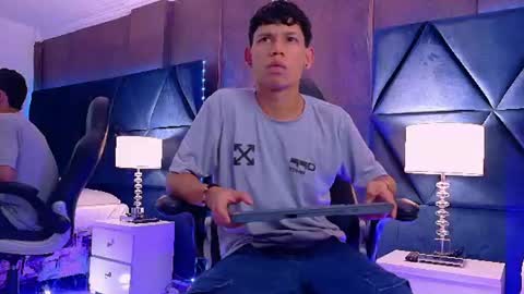 Snapshot of thiagoferrer_ chatting on 06-11-26, 08:01 T H I A G O online show from 06-11-26, 08:01