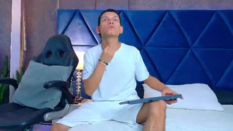 Snapshot of thiagoferrer_ chatting on 06-24-26, 05:06 T H I A G O online show from 06-24-26, 05:06