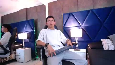 Snapshot of thiagoferrer_ chatting on 06-30-26, 04:02 T H I A G O online show from 06-30-26, 04:02