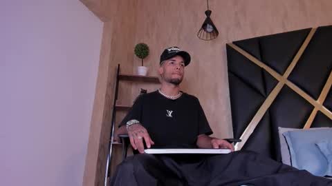 Snapshot of thiagoferreti_ chatting on 09-12-25, 03:17 ThiagoFerreti online show from 09-12-25, 03:17