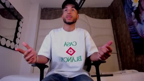 Snapshot of thiagoferreti_ chatting on 09-25-25, 03:43 ThiagoFerreti online show from 09-25-25, 03:43