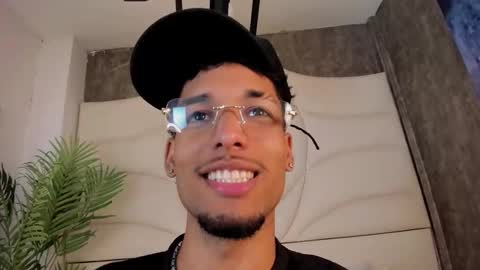 Snapshot of thiagoferreti_ chatting on 10-14-25, 03:29 ThiagoFerreti online show from 10-14-25, 03:29