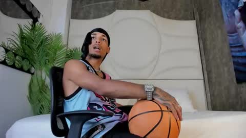 Snapshot of thiagoferreti_ chatting on 10-29-25, 07:26 ThiagoFerreti online show from 10-29-25, 07:26