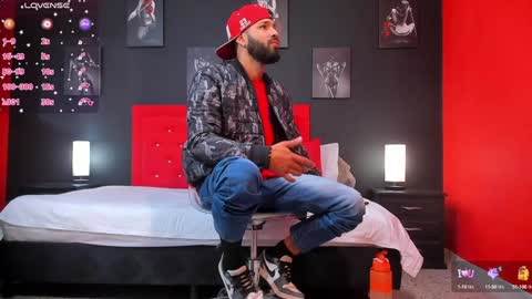 Snapshot of thiagomez17 chatting on 01-08-25, 12:15 Thia Gomez online show from 01-08-25, 12:15