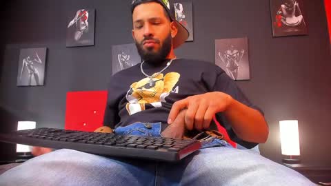 Snapshot of thiagomez17 chatting on 01-18-25, 12:26 Thia Gomez online show from 01-18-25, 12:26