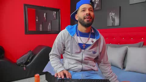 Snapshot of thiagomez17 chatting on 02-25-25, 12:24 Thia Gomez online show from 02-25-25, 12:24