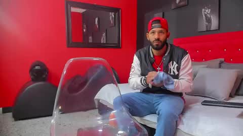 Snapshot of thiagomez17 chatting on 02-26-25, 12:14 Thia Gomez online show from 02-26-25, 12:14