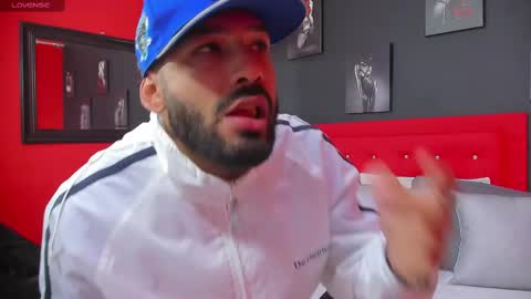 Snapshot of thiagomez17 chatting on 02-28-25, 12:20 Thia Gomez online show from 02-28-25, 12:20