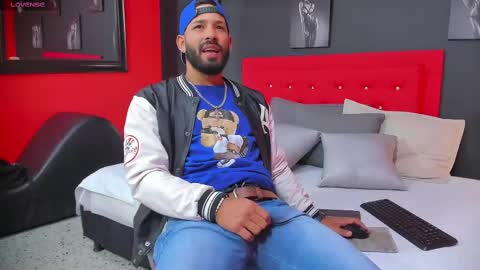 Snapshot of thiagomez17 chatting on 03-03-25, 12:27 Thia Gomez online show from 03-03-25, 12:27