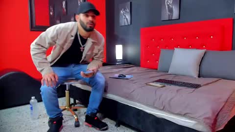 Snapshot of thiagomez17 chatting on 10-04-25, 12:36 Thia Gomez online show from 10-04-25, 12:36