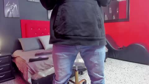 Snapshot of thiagomez17 chatting on 10-18-25, 12:39 Thia Gomez online show from 10-18-25, 12:39