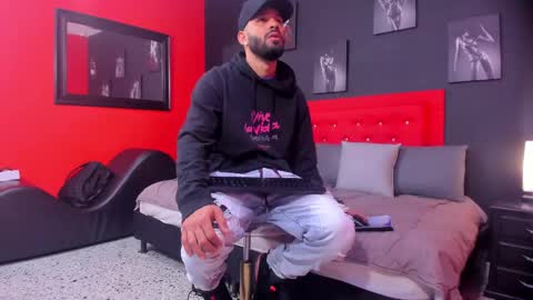 Snapshot of thiagomez17 chatting on 10-25-25, 12:23 Thia Gomez online show from 10-25-25, 12:23