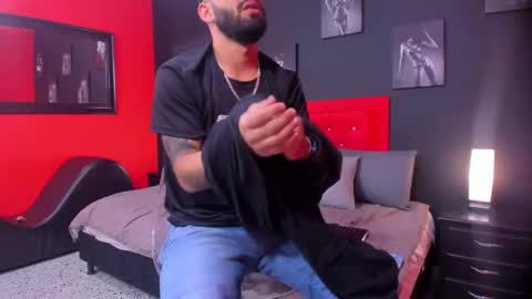 Snapshot of thiagomez17 chatting on 10-30-25, 12:17 Thia Gomez online show from 10-30-25, 12:17