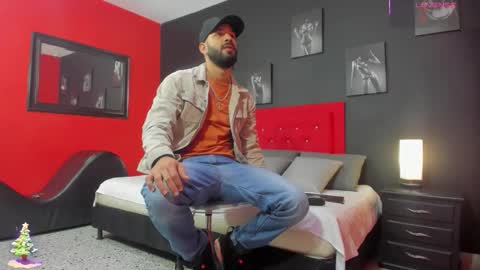 Snapshot of thiagomez17 chatting on 12-03-25, 12:14 Thia Gomez online show from 12-03-25, 12:14