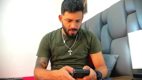 Thia Gomez online show from 04-22-26, 07:48