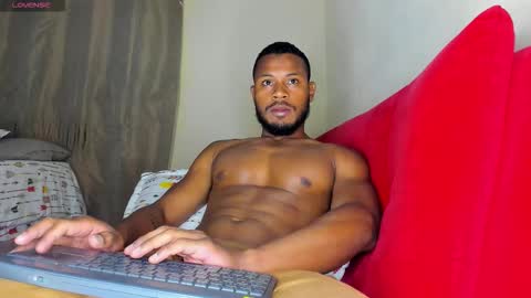 Snapshot of thiagosantos_ chatting on 11-01-25, 12:01 Thiago Instagram online show from 11-01-25, 12:01